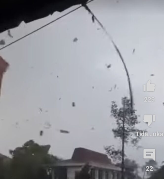 
 Musibah Badai Tornado Pertama di Indonesia Rancaekek
