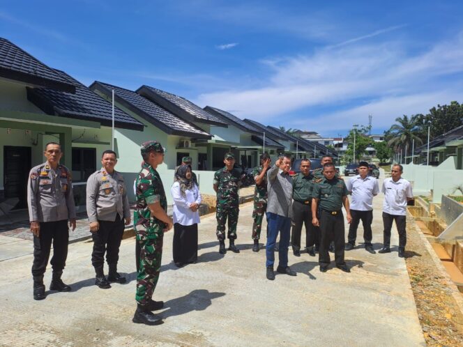 
 Kapolresta Pekanbaru Diwakili Kapolsek Sukajadi Meninjau Lokasi Pembangunan Unit Pelayanan Makan Bergizi