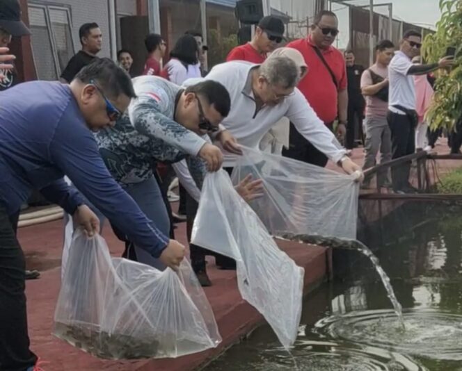 
 Kakanwil Kumham Kalbar Resmi Buka Lahan Tanaman dan Penebaran Benih Ikan Di Lapas Perempuan Kelas II A