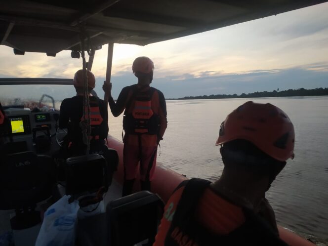 
 Radit Terjatuh ke Sungai, Sang Ibu Terjun Selamatkan Tapi…