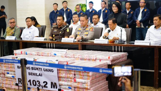 
 Tersangka TPPU Judi Online, Polri Sita Uang Rp 103,27 Miliar